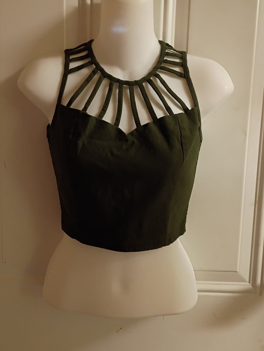 🌻 Olive Green Strappy Cage Crop Top Medium